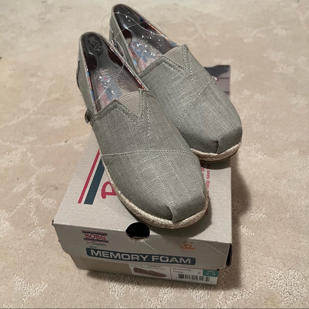Sketchers Bobs Ladies Wedge Shoe Taupe